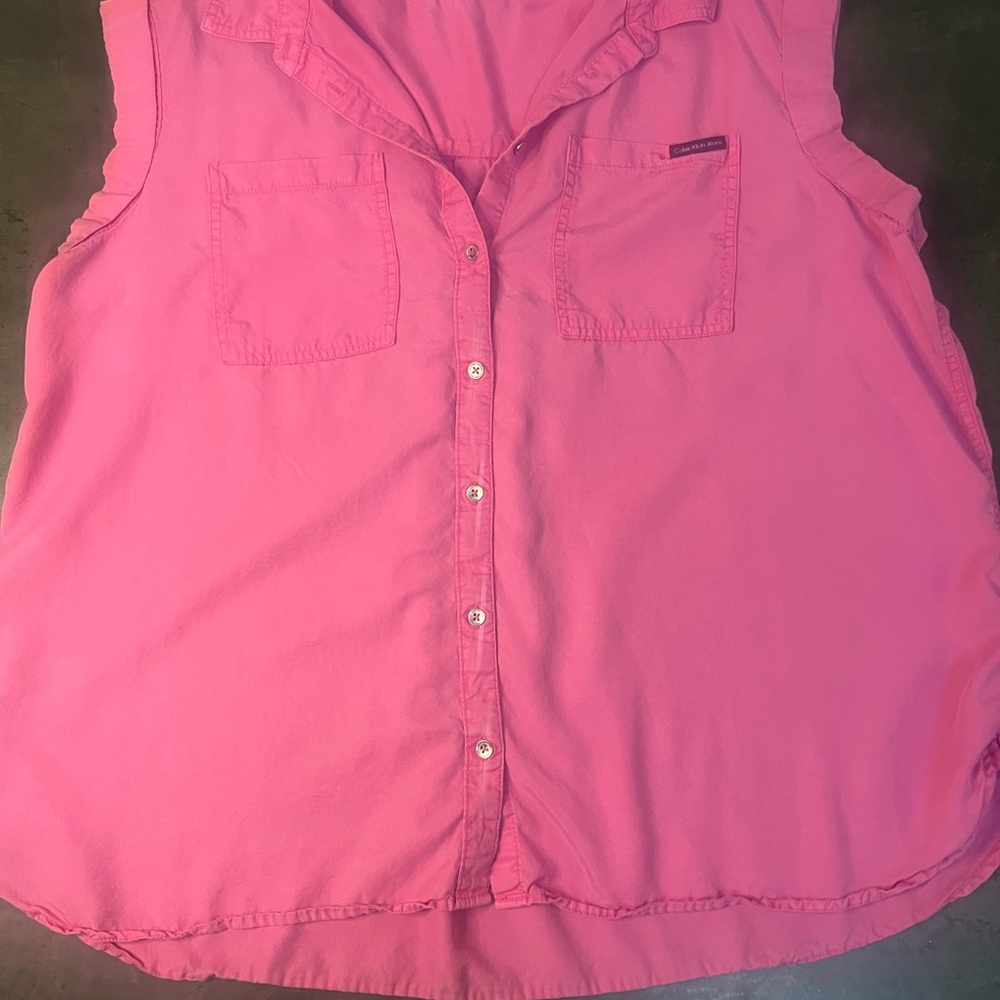 4/$10 Calvin Klein Jeans Pink Button-Down Sleeveless Shirt